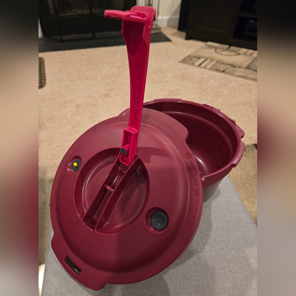 Tupperware Microwave Pressure Cooker - Picture 5 of 11